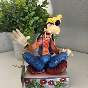 Disney Goofy Statue